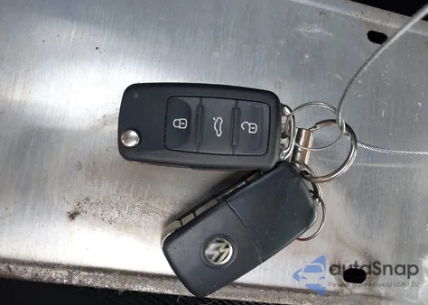 2014 Volkswagen Beetle 2.0T R-Line z USA, uszkodzony, nr VIN 3VW7S7AT3EM813022